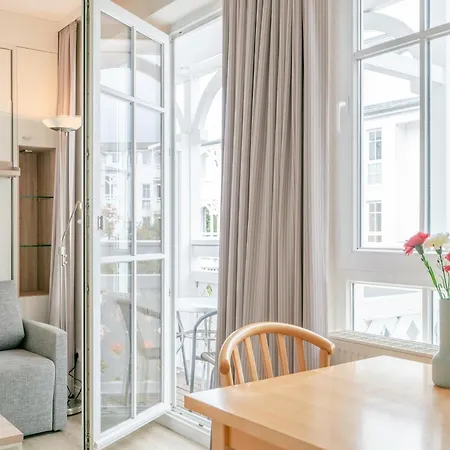 Perfekt Fuer Zwei Moderne Mit Balkon In Sellin (Rugen)