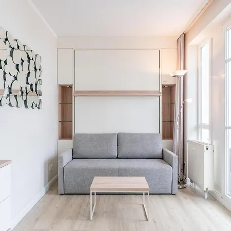 Perfekt Fuer Zwei Moderne Mit Balkon In Apartment